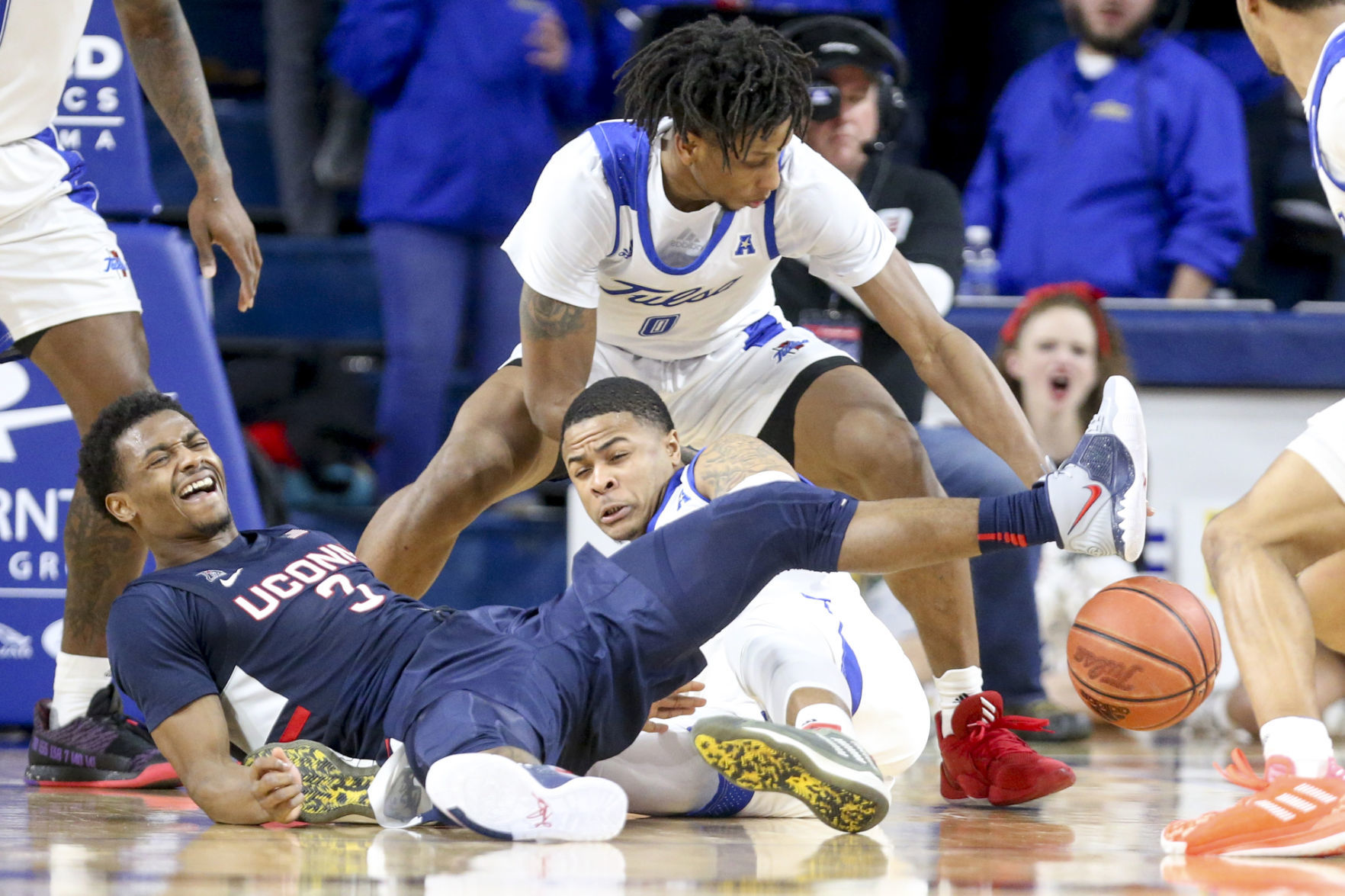 Tulsa Golden Hurricane vs Connecticut Huskies